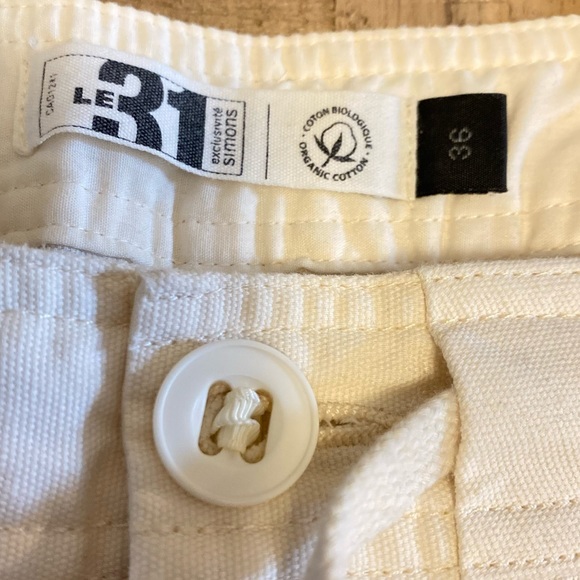 Men’s white cargo shorts - Picture 2 of 2